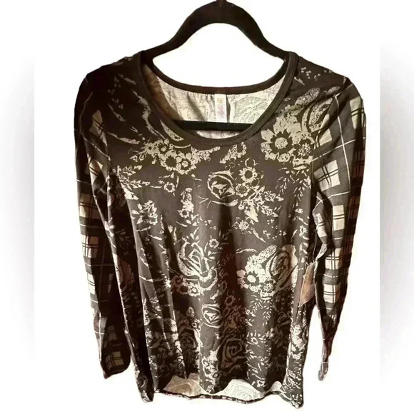 Lularoe medium black & grey floral and plaid long sleeve Lynnae top. NWT. Fun! - Picture 1 of 8